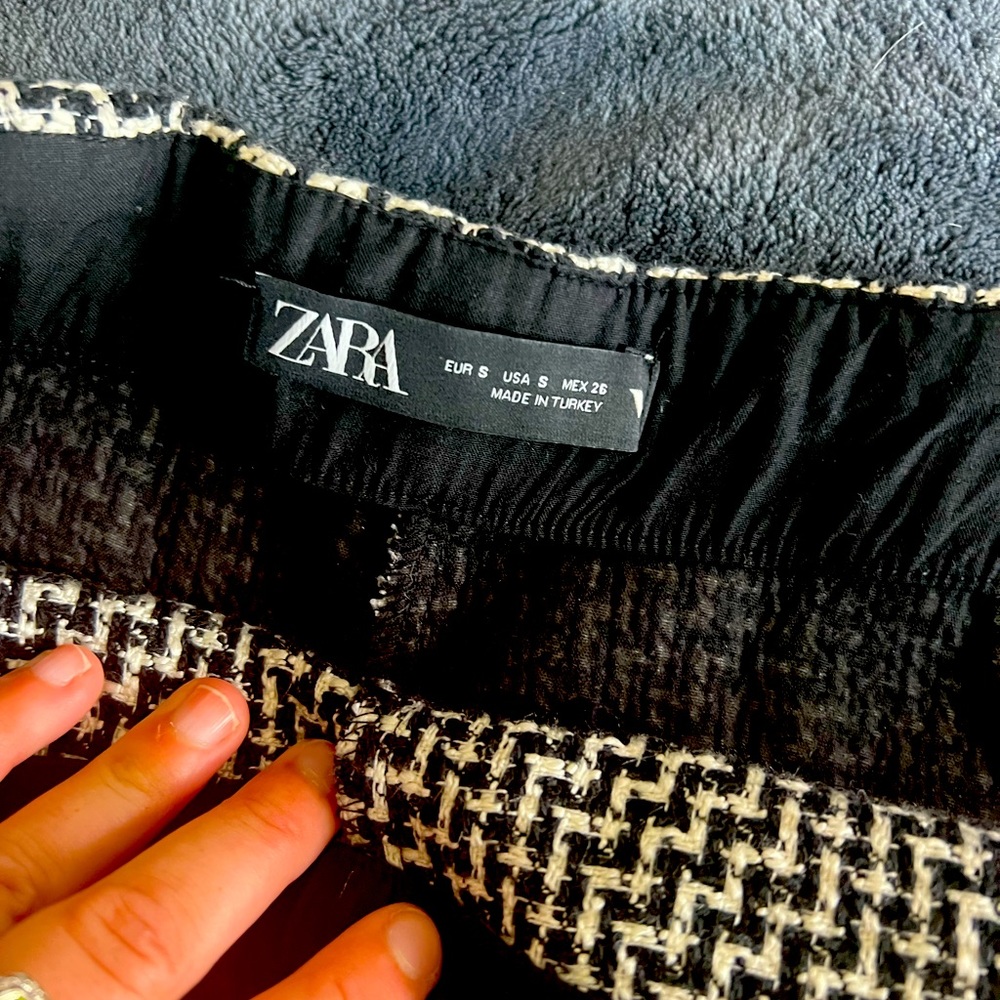 Never worn runs small tweed skirt Zara